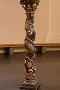 Gedrehte Säule mit Weinlaub (an anderer Stelle in der Kirche)