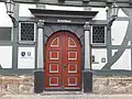 Portal mit ionischen Säulen
