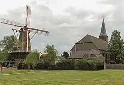 Windmühle und niederländische reformierte Kirche