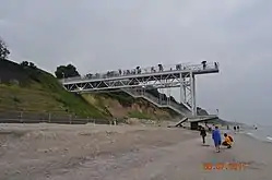 Strandbrücke mit Aussichtsplattform