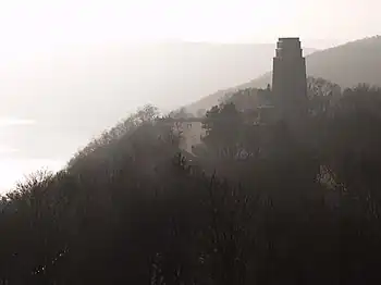 Extrem reduzierte Farben, selbst auf direkt von der Sonne bestrahlten Flächen an der Hohensyburg
