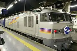 Die E-Lok EF510 bei der Einfahrt in Ueno