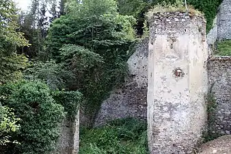 Einer der Verstärkungspfeiler