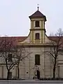 Kirchenplatz mit Mittelrisalit und Turmaufbau