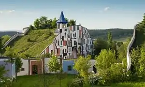 Das Hügelwiesenland Rogner Bad Blumau in der Steiermark (Österreich)
