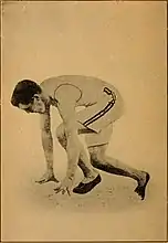 Lawson Robertson, Bronzemedaillengewinner im Standhochsprung und vermutlich auch Teilnehmer beim Standweitsprung, über 100&nbsp;Meter auf Rang&nbsp;sechs