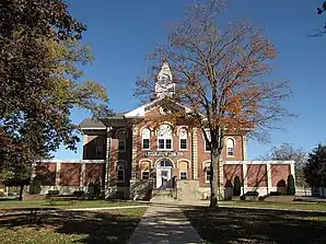 Das Howard County Courthouse in Cresco, seit 1981 im NRHP gelistet