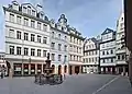 Nord- und Westseite des rekonstruierten Hühnermarktes in Gesamtansicht.