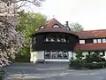 Blick auf den Turm der Villa Hahn