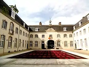 Blick in den Innenhof auf den Westflügel