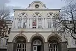 Eingang der Schule 2013