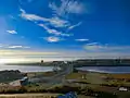 Blick auf den Ringkøbing Fjord, Hvide-Sande-Kanal und den Hafen.