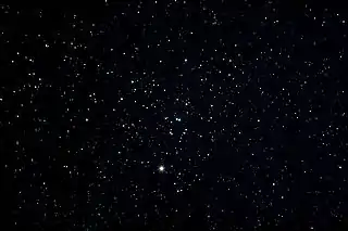 Die Hyaden mit θ2 Tauri in der Mitte