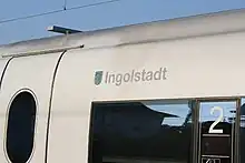 Getaufte Züge tragen Namen und Wappen der Stadt beidseitig an beiden Endwagen bzw. Triebköpfen