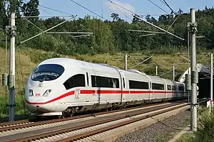 Ein ICE 3 (BR 403) am Oberhaider-Wald-Tunnel auf der Schnellfahrstrecke Köln–Rhein/Main