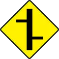 W-007-R-LVorfahrt (Versetzte Kreuzung – rechts/links)