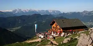 Blick auf den Wilden Kaiser über das Hochgernhaus