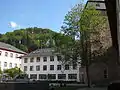 Blick vom Durchgang Grabengasse auf den Hexenturm im Innenhof