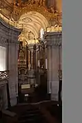 Blick von der Galerie in den Altarraum