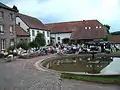 Innenhof mit Hotel-Restaurant