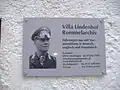 Informationstafel am Eingang der Villa