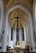 Blick in den Altarraum