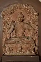 Sitzender Buddha in Abhaya Mudra, um 100 n.&nbsp;Chr., Government Museum, Mathura, Uttar Pradesh, Indien