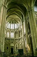 Südquerhaus: Gang­triforium, zwei Obergadengeschosse