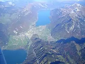 Aus 4000 m Höhe, unten der Thunersee, oben der Brienzersee