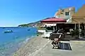 Bars und Tavernen direkt am Meer