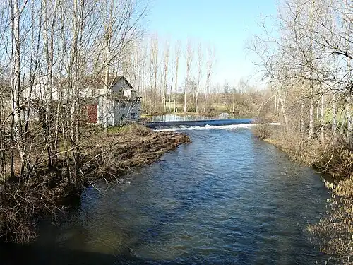 Die Isle oberhalb der Brücke von Taboury