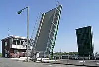 Die Klappbrücke des Sperrwerks ist außer Betrieb