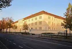 Ehemalige Unteroffiziersschule, seit 2008 Justizzentrum Potsdam, Jägerallee 10–12.