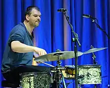 Jörg Fischer beim Konzert anlässlich des justmusic Festivals 2013 in Wiesbaden zusammen mit Peter Brötzmann und Georg Wolf am 23. Februar 2013