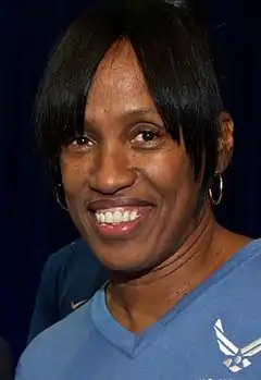 Jackie Joyner-Kersee (Foto: 2015) – im Siebenkampf mit ihrem ersten Gold hier in Seoul, im Weitsprung gab sie fünf Tage später einen zweiten Olympiasieg für&nbsp;sie