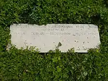 Jacques Düblin-Brodmann (1901–1978) Maler. Grab auf dem Friedhof in Oberwil. Grabplastik von Hans Loretan (1920–2008) Bildhauer