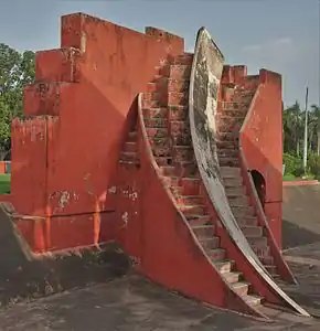 Westturm des Samrat Yantra
