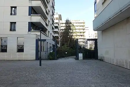 Südlicher Ausgang zur Rue Albert-Roussel (Pariser Parkanlagen)