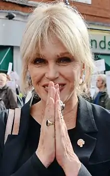 Die Schauspielerinnen der Hauptrollen Eddy und Patsy, Jennifer Saunders (links) und Joanna Lumley (rechts); 2014