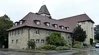 Johanneskirche mit Gemeindehaus, mittlerweile ist dieses nicht mehr vorhanden. Es wurde aufgrund einer Modernisierung der Kirche und Baumängeln abgerissen. Die Johanneskirche, „Neue Mitte“ strahlt in neuem Glanz.