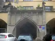 Linkes Hauptportal