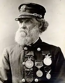 Joshua James mit Lifesaving Medal