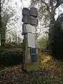Gedenksäule aus alten Grabsteinen
