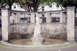 Jugendstilbrunnen von 1912 am Frohnhauser Platz