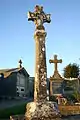 Monumentales Kreuz am Friedhof