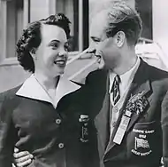 Bronzemedaillengewinnerin June&nbsp;Foulds im Jahr 1952 mit ihrem späteren Mann, dem britischen Fechter Raymond&nbsp;Paul