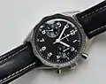 Reproduktion der ersten Flieger­uhr der neu ge­gründeten Bundes­wehr aus dem Jahr 1955, im Original mit dem Hand­aufzugs­werk J 88. 1998 legte Jung­hans dieses Modell nahezu 1&nbsp;:&nbsp;1 neu auf, jedoch angetrieben mit dem Kaliber Valjoux 7760