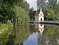 Aufgestaute Kammel in Krumbach (Untere Mühle) und Mühlkapelle
