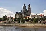 Dom und Fürstenwall vom rechten Elbufer