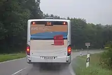 Ein KVV-Bus der Linie 134 mit Heckwerbung. Gesichtet bei Eichelberg